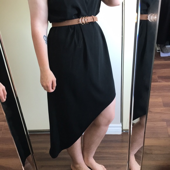 Black asymmetric dress with strap design - Picture 5 of 7